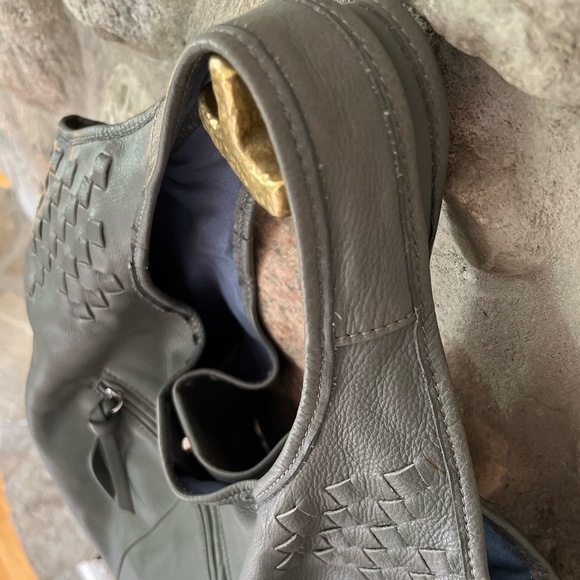 Soft and supple beautiful grey handbag - Picture 7 of 11